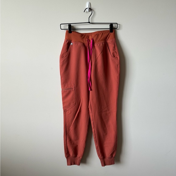 Figs Limited Edition Terracotta SET - Picture 4 of 6